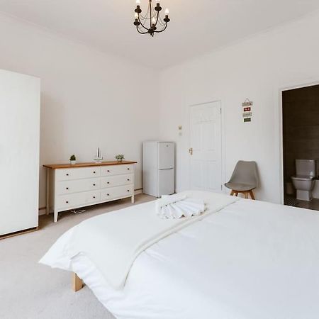 Spacious Ensuite Room Near Top Tourist Attractions ลอนดอน ภายนอก รูปภาพ