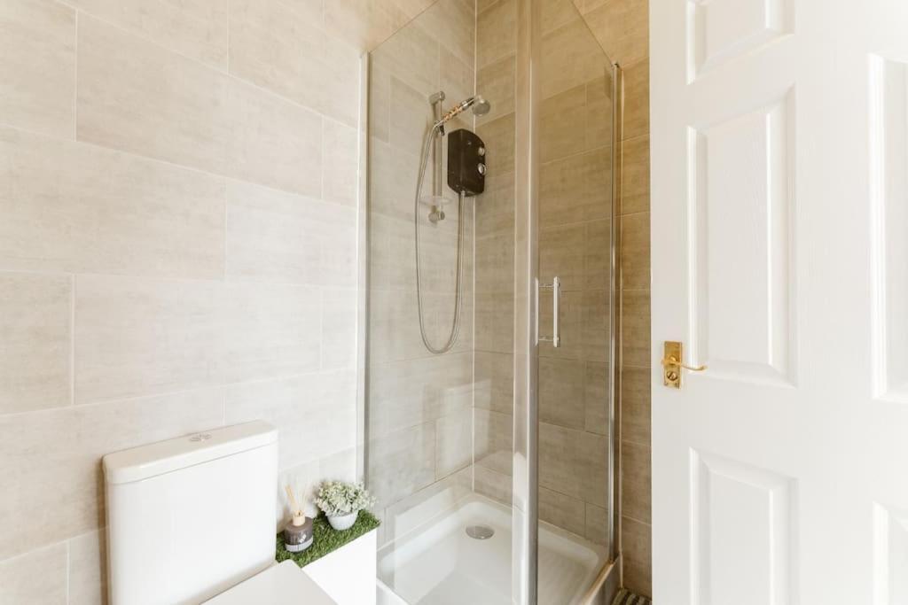 Spacious Ensuite Room Near Top Tourist Attractions ลอนดอน ภายนอก รูปภาพ